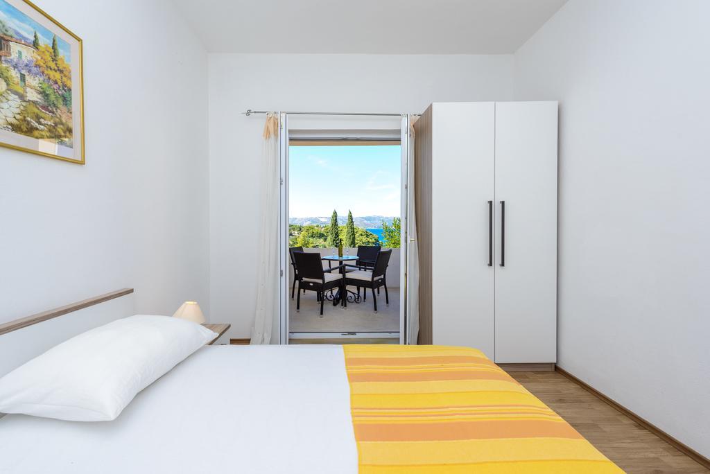 Apartment Aida *